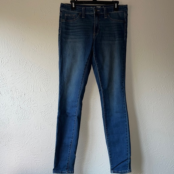 Universal Thread Dark Wash Non-Distressed Mid Rise Jeggings - Picture 1 of 3